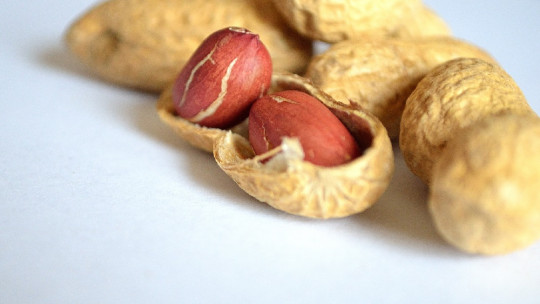 10 Nutritional Properties and Benefits of Peanuts