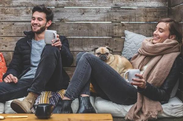 Psychological tricks to know if someone likes you - They get nervous