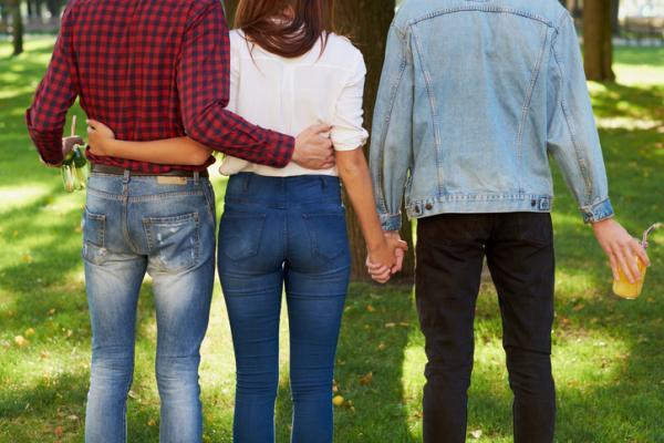 How to choose between two people you love - Consider a polyamorous relationship