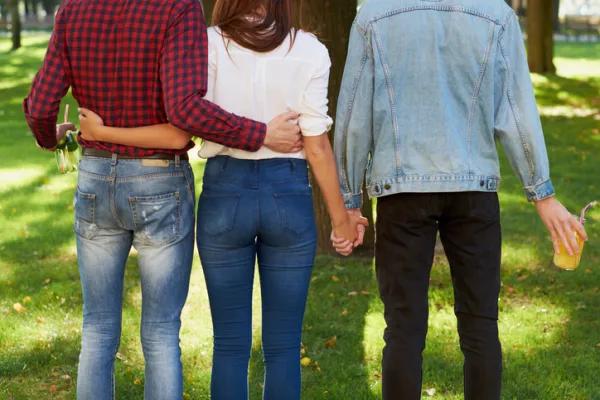 Differences Between an Open Relationship and Polyamory