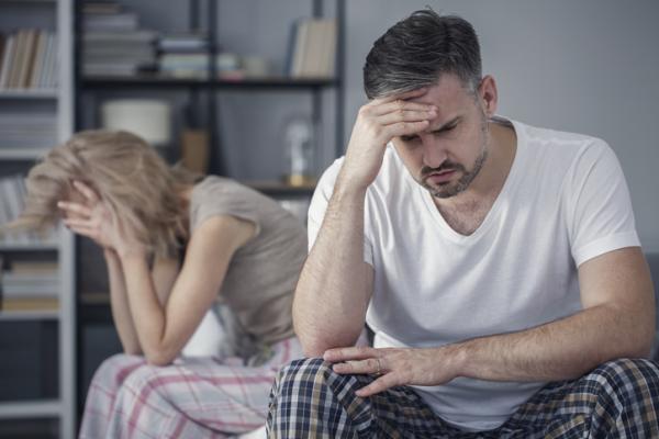 How to overcome a marital crisis - Relationship crisis: stages