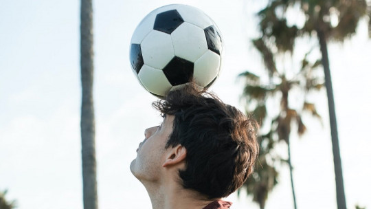 It is bad for the brain to play soccer