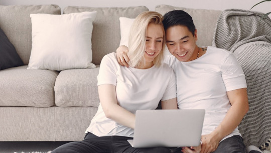 Online couples therapy in times of confinement