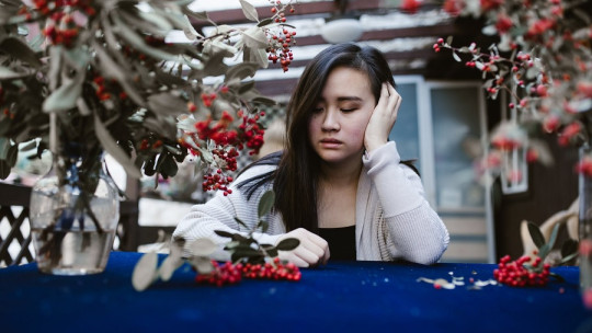 When Santa Claus Doesn't Bring Gifts: Coping with Emotional Discomfort