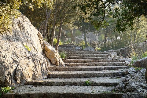 What does it mean to dream about climbing stairs - What does it mean to dream about climbing stone stairs?