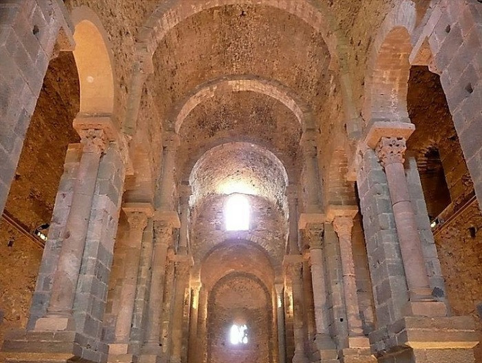 Barrel vault