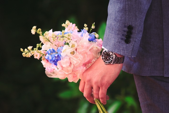 bouquet-woman.jpg