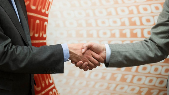 4 Psychological Keys to Gaining the Trust of a Boss