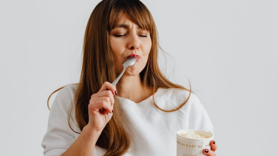 How to Overcome the Urge to Binge Eat: 8 Practical