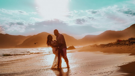 Wedding couple on the beach.