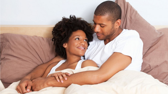 ​the 6 Benefits of Hugs and Pampering in Bed