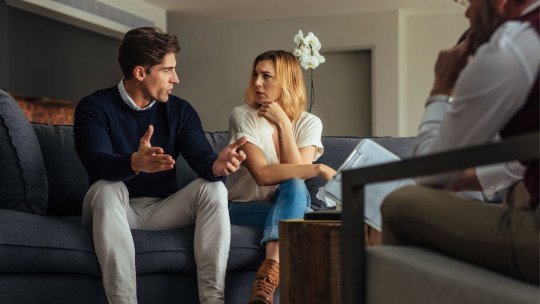 When Should We Go to Couples Therapy? Signs That It's