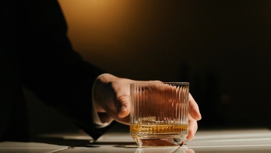 12 Symptoms of Alcoholism That You Need to Know