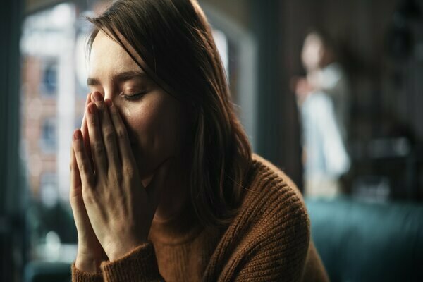 Emotional Stress: 6 Signs That Your Emotions Are Overwhelming You