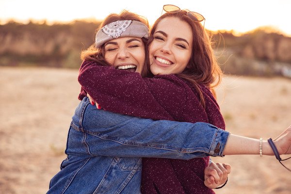 7 Benefits of Hugs and Their Different Psychological Meanings