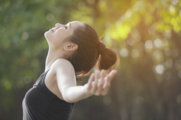 How does diaphragmatic breathing benefit us?