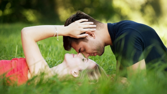 7 Differences Between Love and Obsession