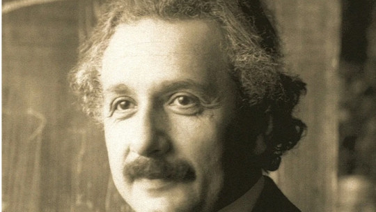 Albert Einstein Biography