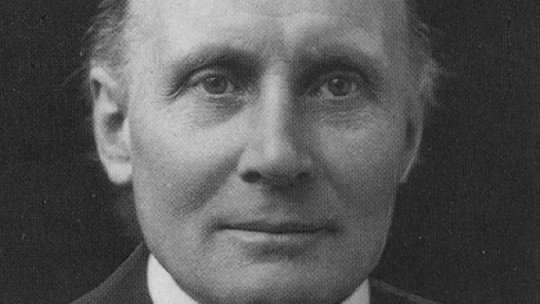 Alfred North Whitehead: Biography and Contributions of This Mathematician and