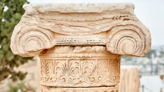 Archaeology: What it is and What This Discipline Studies Archaeology: What it is and What This Discipline Studies