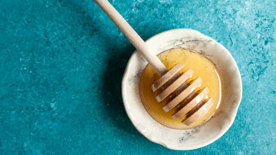 Bee Honey: 10 Benefits and Properties of This Food