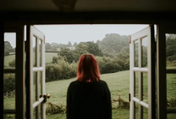 Can anxiety or past trauma explain keeping doors open?