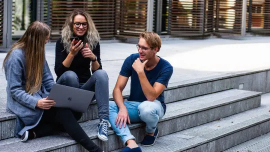 Emotional Contagion: What it is and How it Affects Relationships with Others Emotional Contagion: What it is and How it Affects Relationships