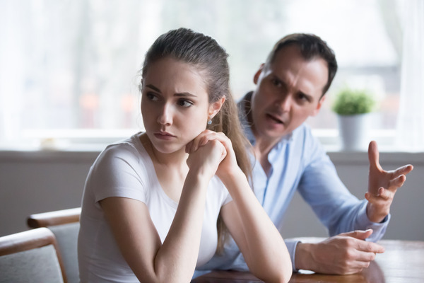 Family psychological abuse: 6 Signs with example phrases to identify it