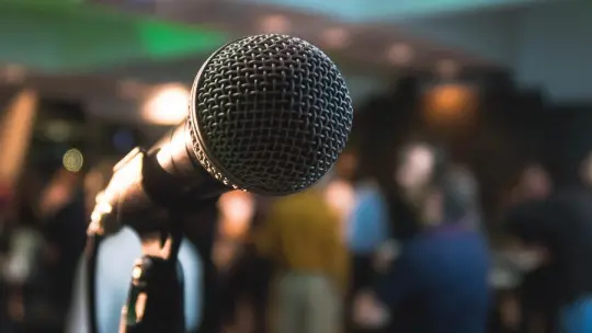 Fear of Shaking in Public: Why it Appears and How to Solve it Fear of Shaking in Public: Why it Appears and How