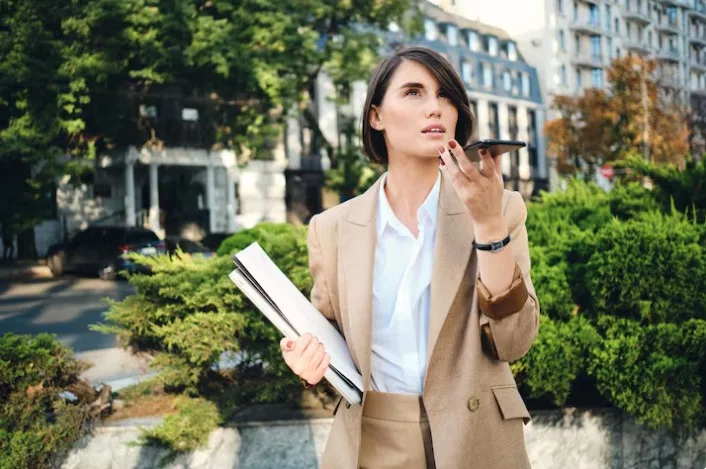 How Does the Cinderella Complex Affect Careers and Financial Independence?