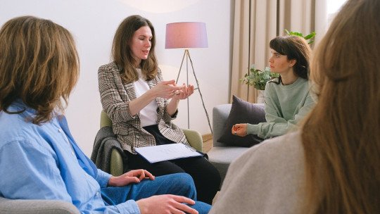 How Does Family Therapy Help with Family Conflicts?