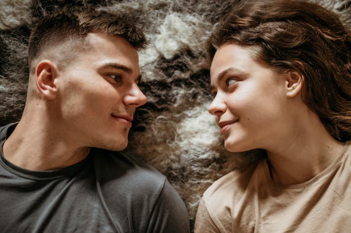 How does the Michelangelo effect change satisfaction and commitment in a relationship?