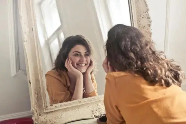 How to be more attractive according to science - Dress with confidence