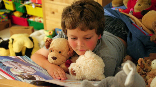 How to Encourage Reading in Children: 5 Essential Tips and