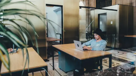 Lose Weight While You Work: 6 Expert Tips Lose Weight While You Work: 6 Expert Tips