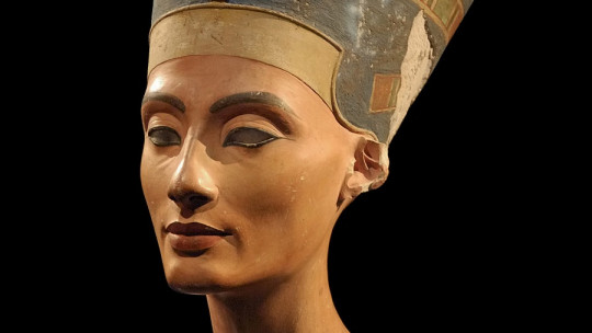 Nefertiti: Biography of One of the Most Important Queens of