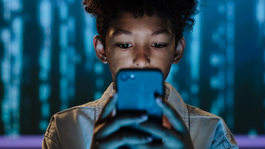 The benefits and dangers of social networks in adolescents