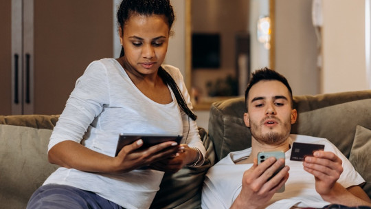 This is How Excessive Use of Social Networks Influences Couple