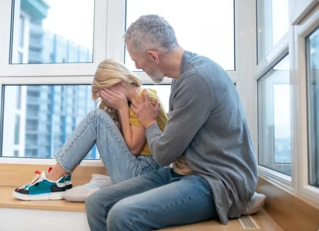 What can parents do instead of forcing physical affection?