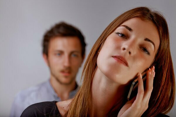 What is a narcissistic person like in a relationship? 9 Behaviors that give them away