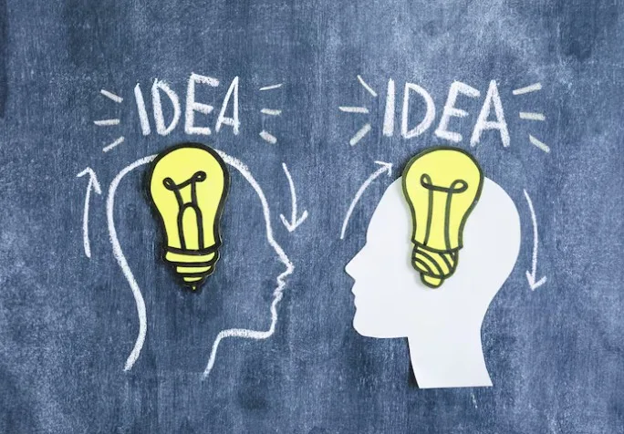 What is the difference between divergent and convergent thinking?