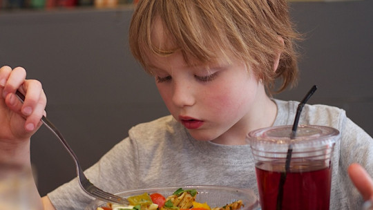 Why we should not reward or punish our children with food