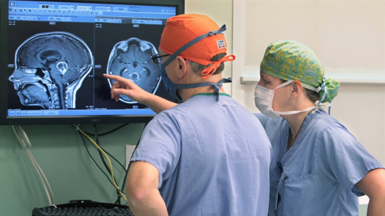 How Much Does a Neurosurgeon Earn? Average Salary in Different