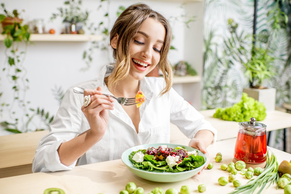 Orthorexia: 10 Signs to Identify the Obsession with Healthy Food