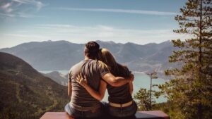 Understanding the Psychological Structure of Love and How to Live