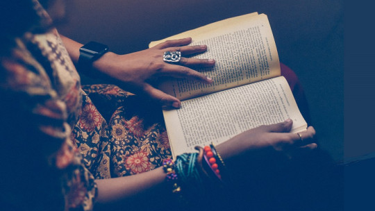 ​bibliophobia (fear of Books): Causes, Symptoms and Treatment