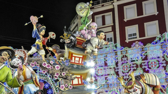 Fallas: why some love them and others hate them