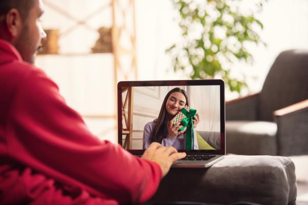 How to keep in touch with friends from a distance - Celebrate special moments