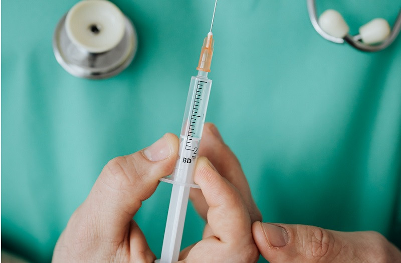 Distinguish between blood phobia and needle phobia