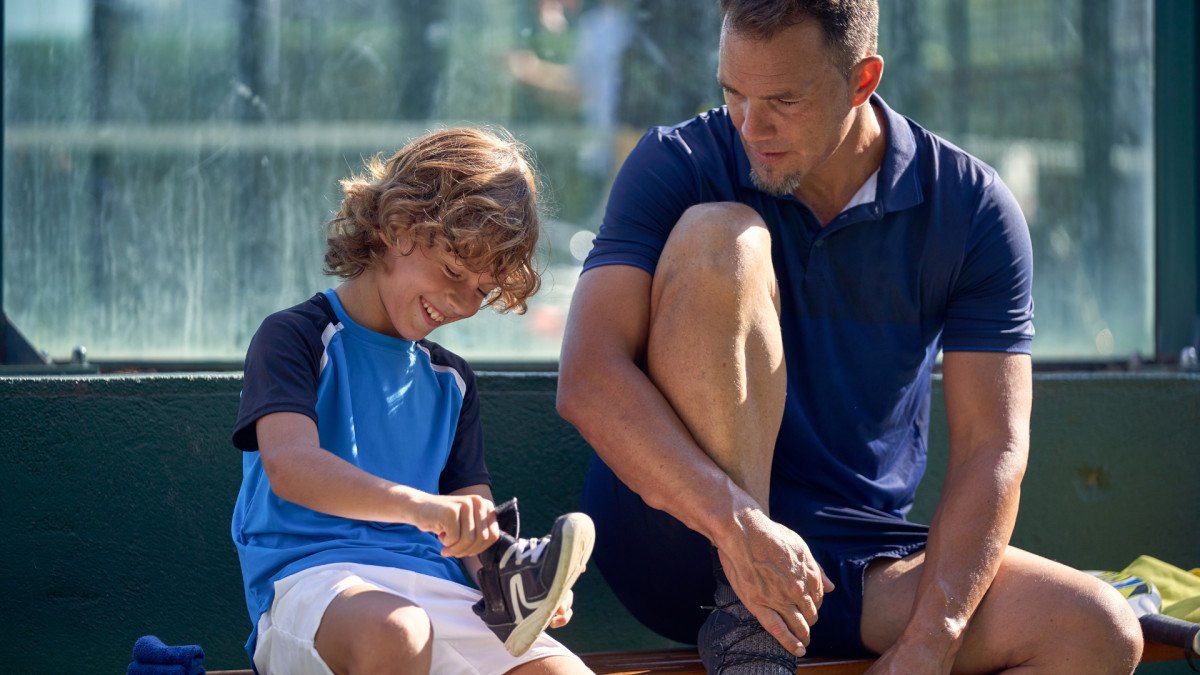 how-to-communicate-son-adolescent-athlete